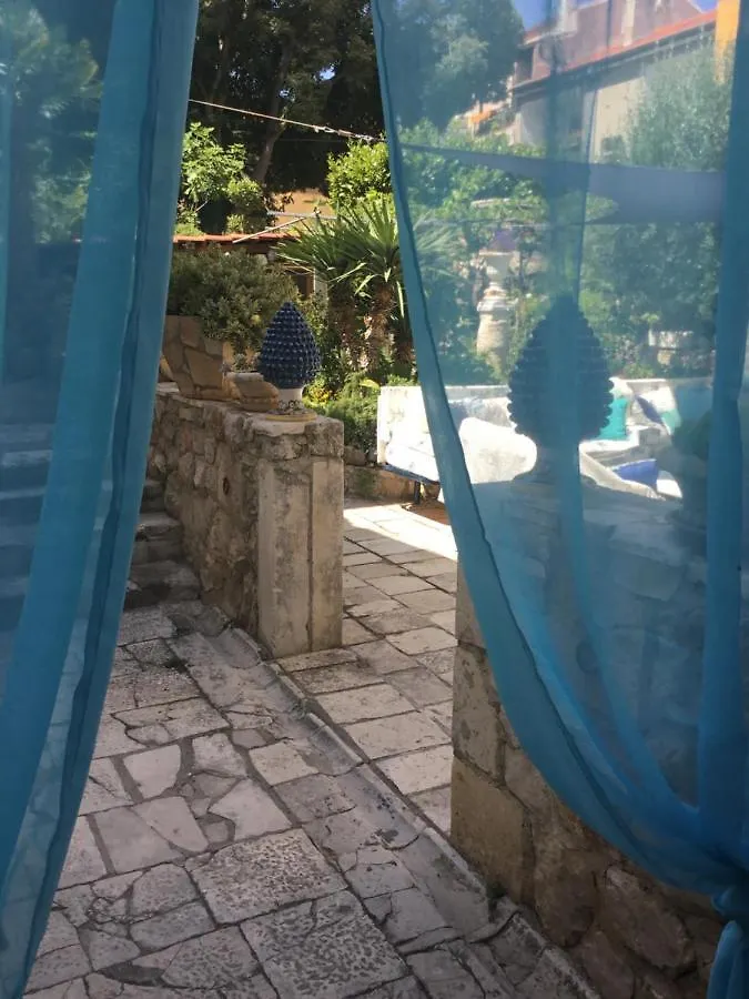 Secret Garden Apartment زادار 0*,
