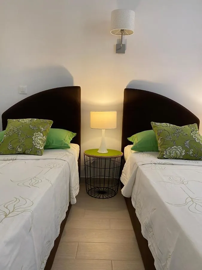 Secret Garden Apartment زادار بيت ضيافة