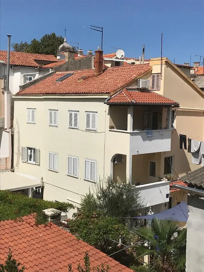 Secret Garden Apartment زادار بيت ضيافة