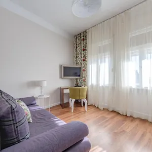 https://bastion-luxury-rooms.splithotels.org