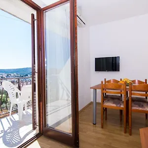 https://apartments-jozic-seget-vranjica.hotels-in-trogir.com